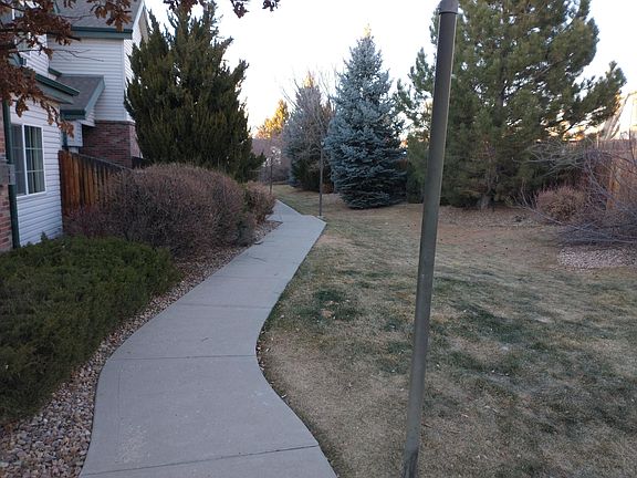 Sidewalk to front door/Common area