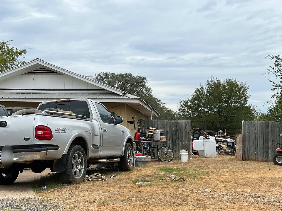 401 Voges St, Poth, TX 78147 Zillow