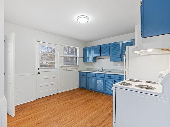 3rd image of 1420 E Pitman Ave