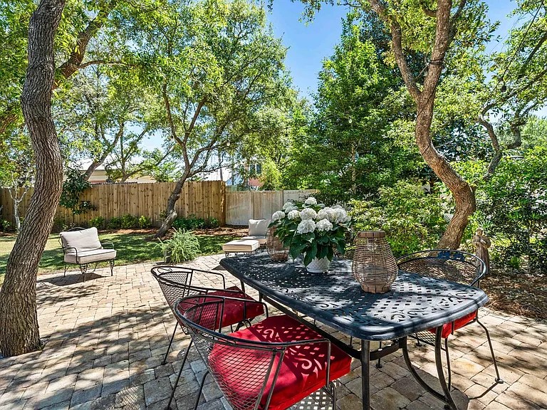 220 Seabreeze Cir — Photo 53