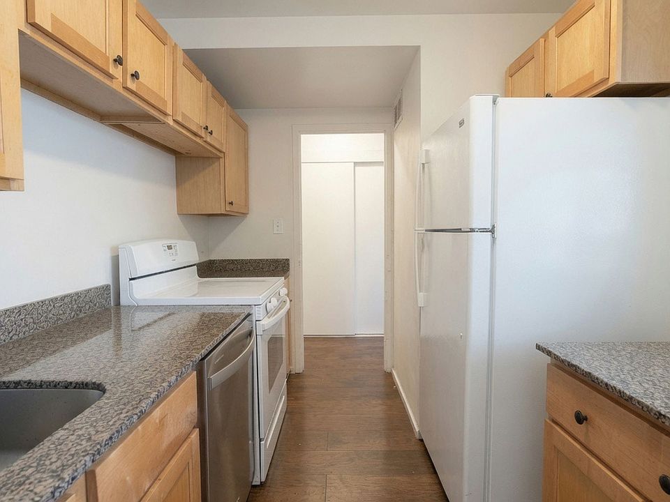1st image of 3951 N Lake Shore Dr #1