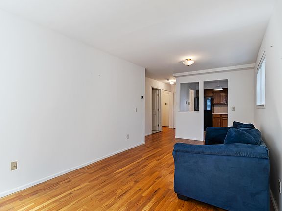 5th image of 20-01 Hazen St #2