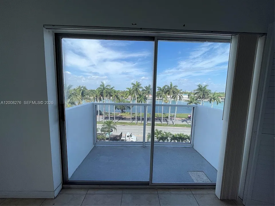 5313 Collins Ave #801