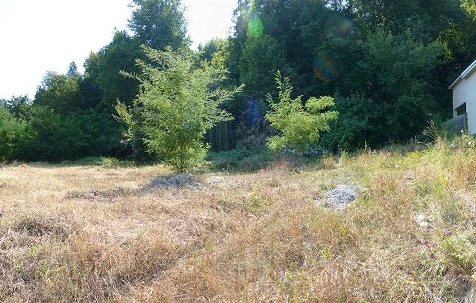 2nd image of 1949 W Clarke Ave