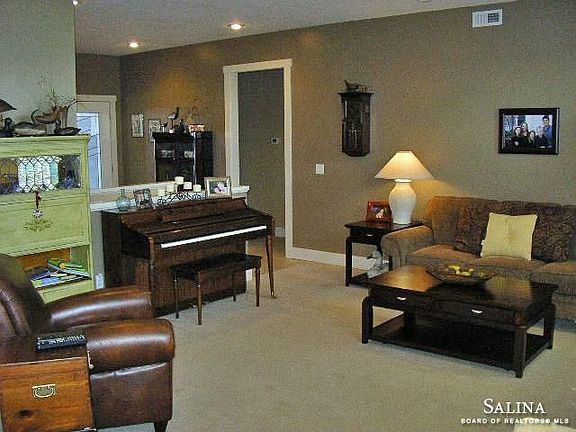 3rd image of 2261 Falconview Dr