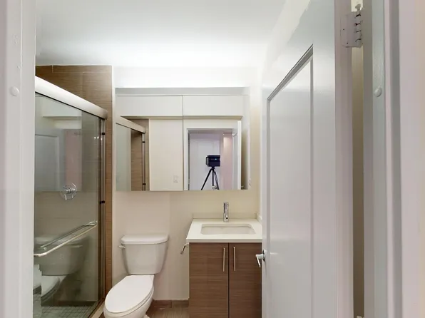 401 East 34th Street image 3 of 8