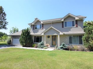 S67W32849 Westgate Ct, Mukwonago, WI 53149