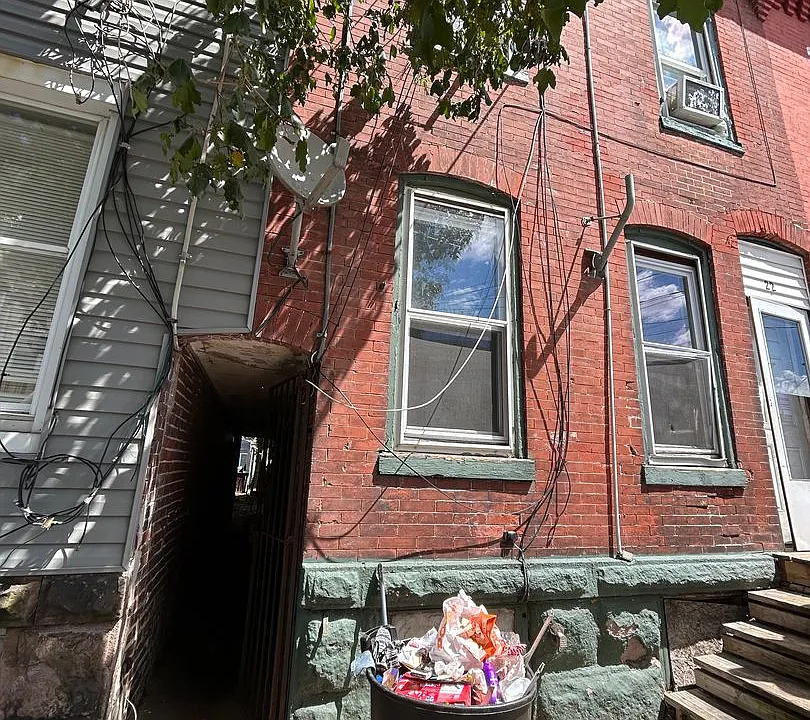 22 Houghton Ave