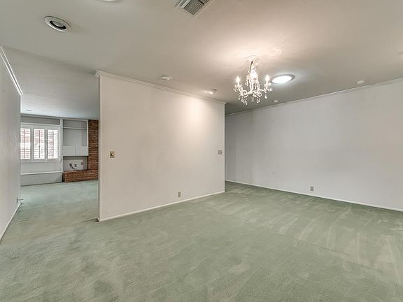 4th image of 1601 Sandalwood Ln