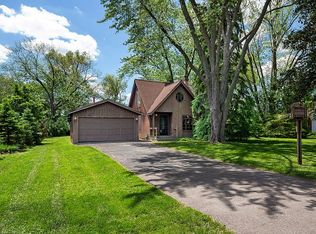 1010 N Meadow Ln, Mount Prospect, IL 60056