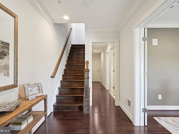 4th image of 3013 District Ave