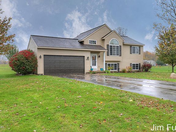 3rd image of 13514 Becker Ct NE