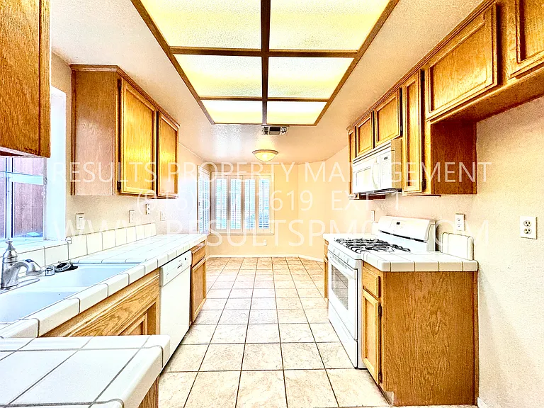 3413 Cobblestone Dr — Photo 3
