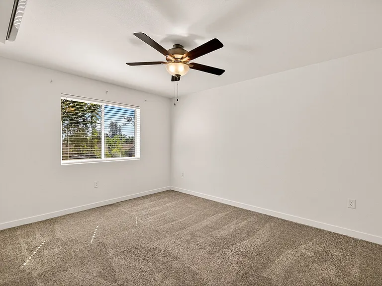 Villa Monterey Apartments — Photo 53