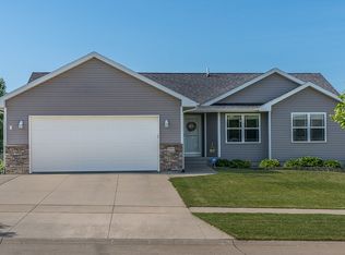 5509 Ruhd St SW, Cedar Rapids, IA 52404
