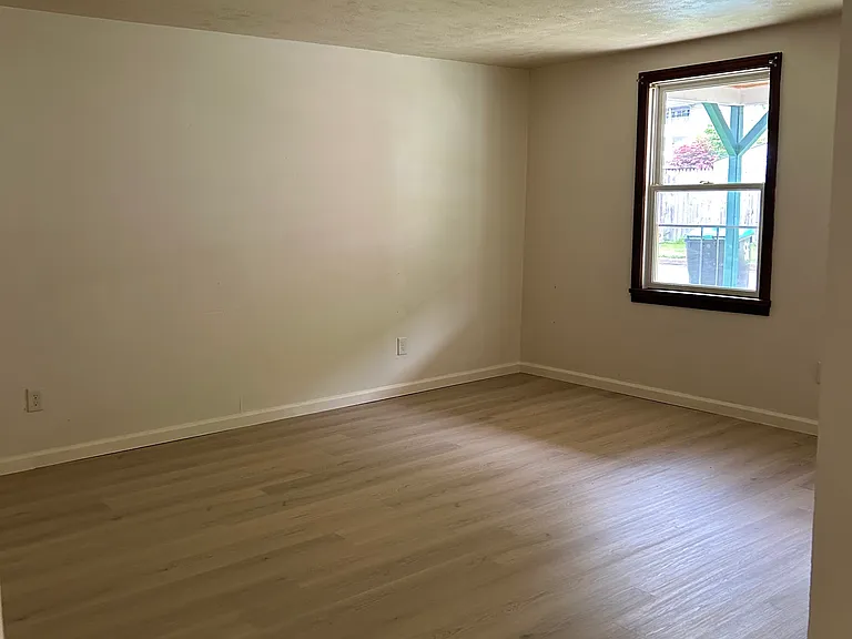 28 S Fayette St — Photo 5