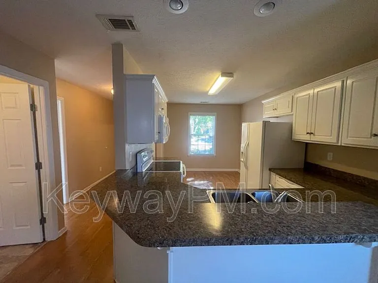 208 Satomi Way — Photo 3