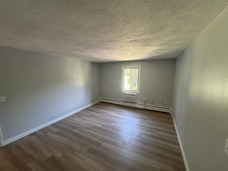 Lake Street Apartments — Photo 7
