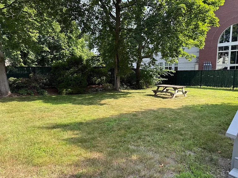 22 Arlington St — Photo 3