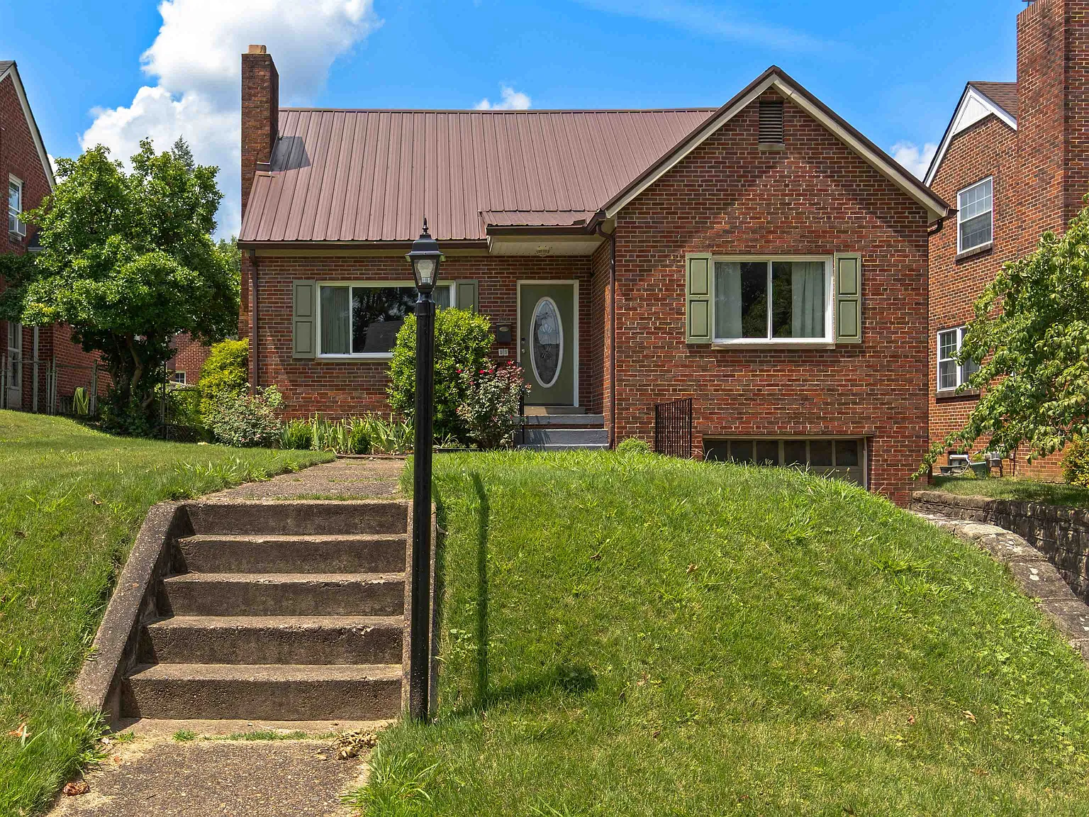 53 Fairfax Dr photo 1