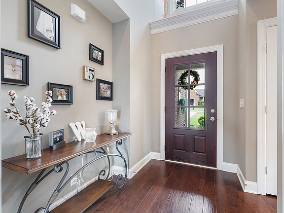 4th image of 8370 Manor Farm Dr