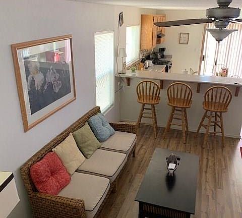 3rd image of 487 Warminster Ave