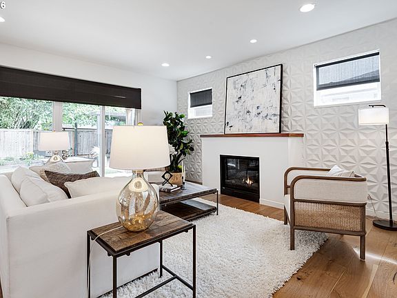 4th image of 4942 NE 35th Ave