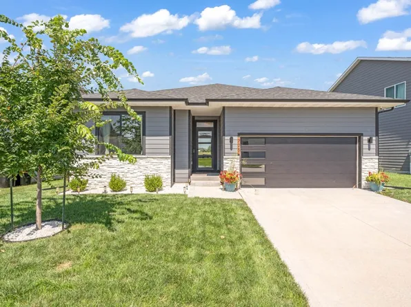 725 SE Drumlin Dr, Waukee, IA 50263