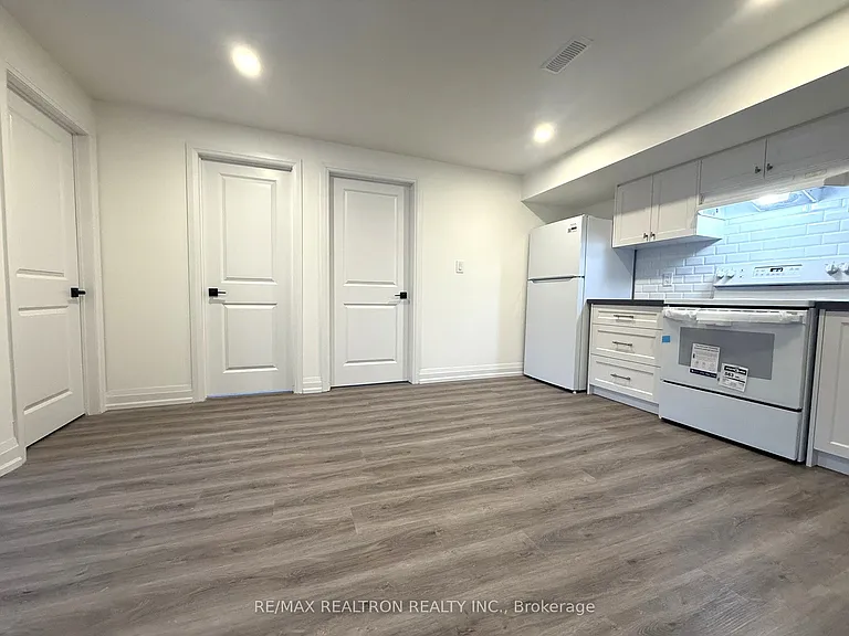 54 Chelliah Ct #LOWER — Photo 12