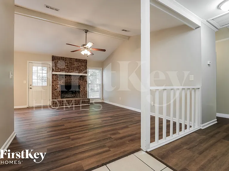 430 Citadel St — Photo 2