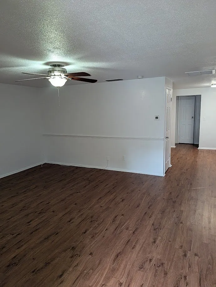 411 Marjon Ave — Photo 2