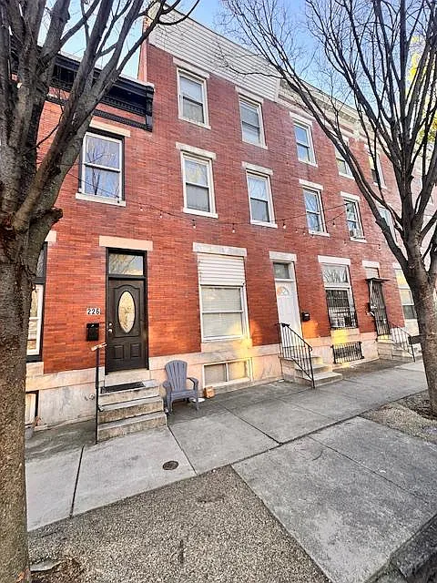 228 N Kenwood Ave #1