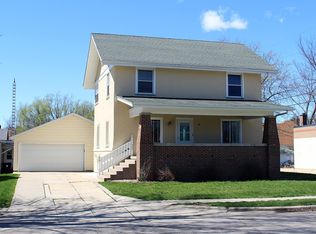 115 S Grant St, Clinton, IL 61727