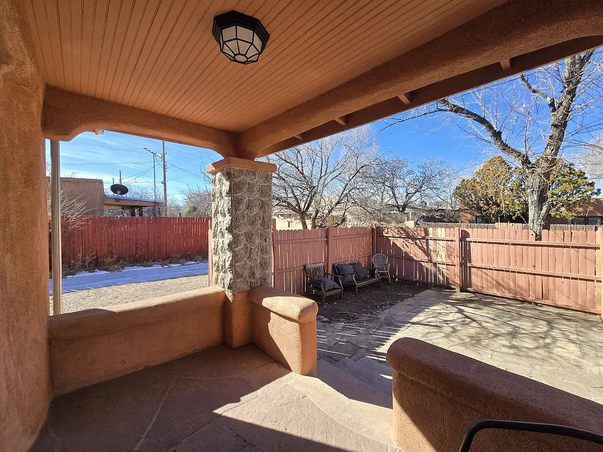 Building Photo - 235 Irvine St