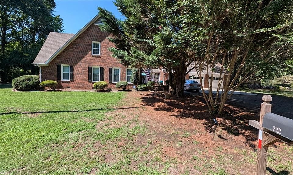 1st image of 222 Shallowbrook Dr