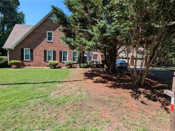 222 Shallowbrook Dr, Advance, NC 27006