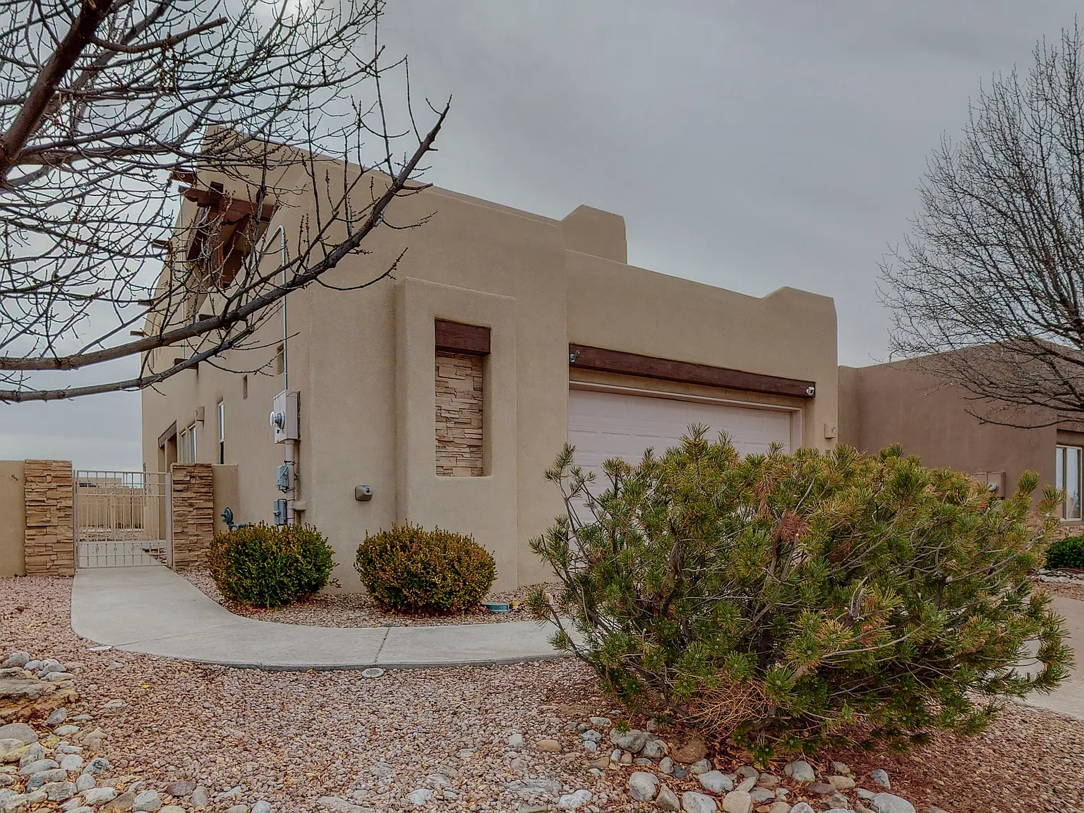 4 bed, 2557 sqft, $3,995 — Photo 3