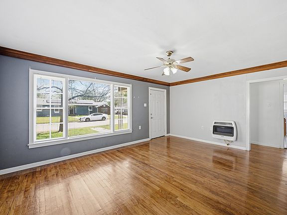 3rd image of 3609 Windsor Ave