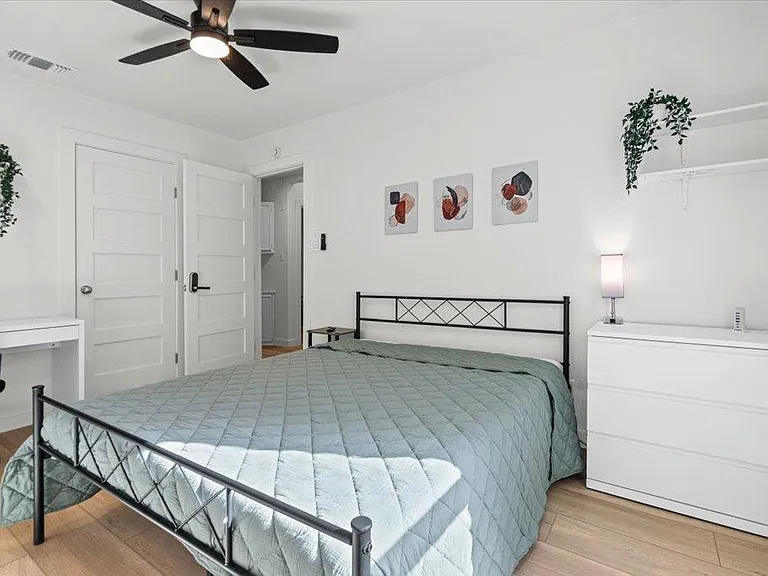 1406 N Georgetown St — Photo 9