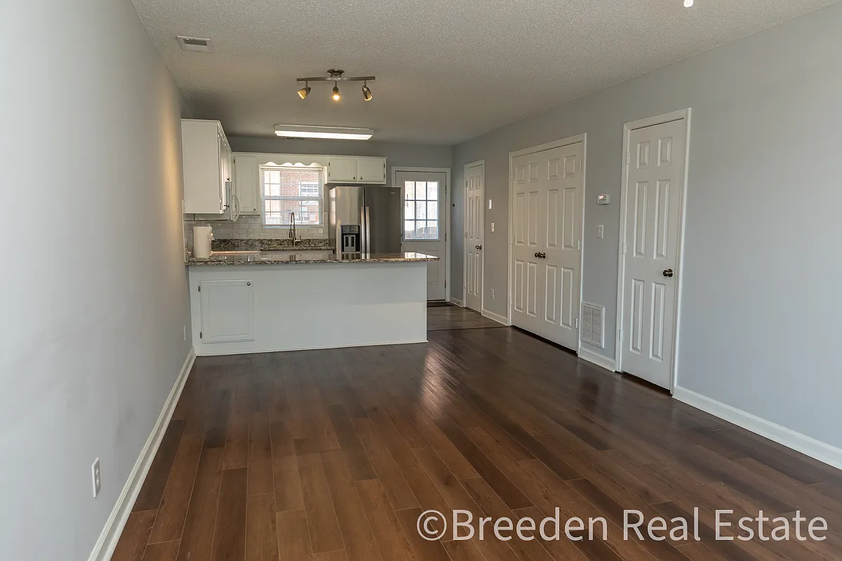 102 Brandywine Dr NE — Photo 4