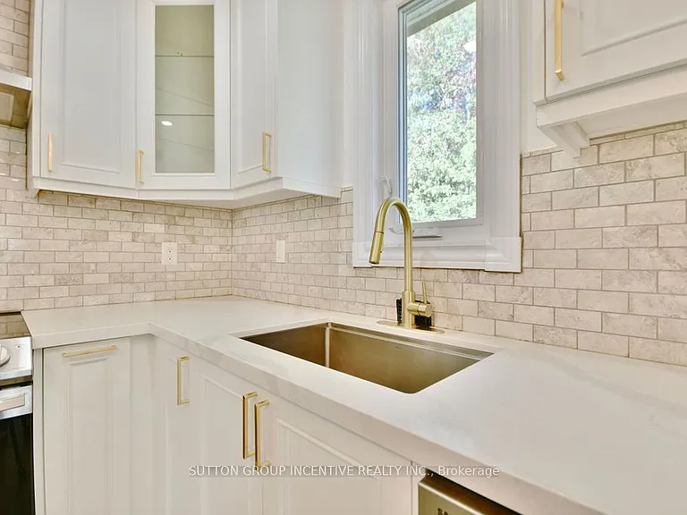 1556 Houston Ave — Photo 21