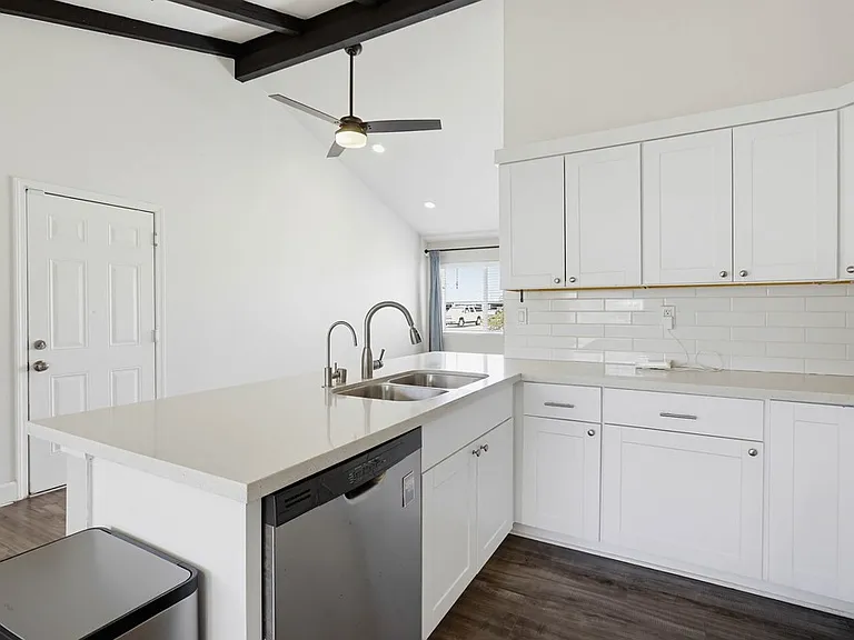 6102 Glacier Dr — Photo 7