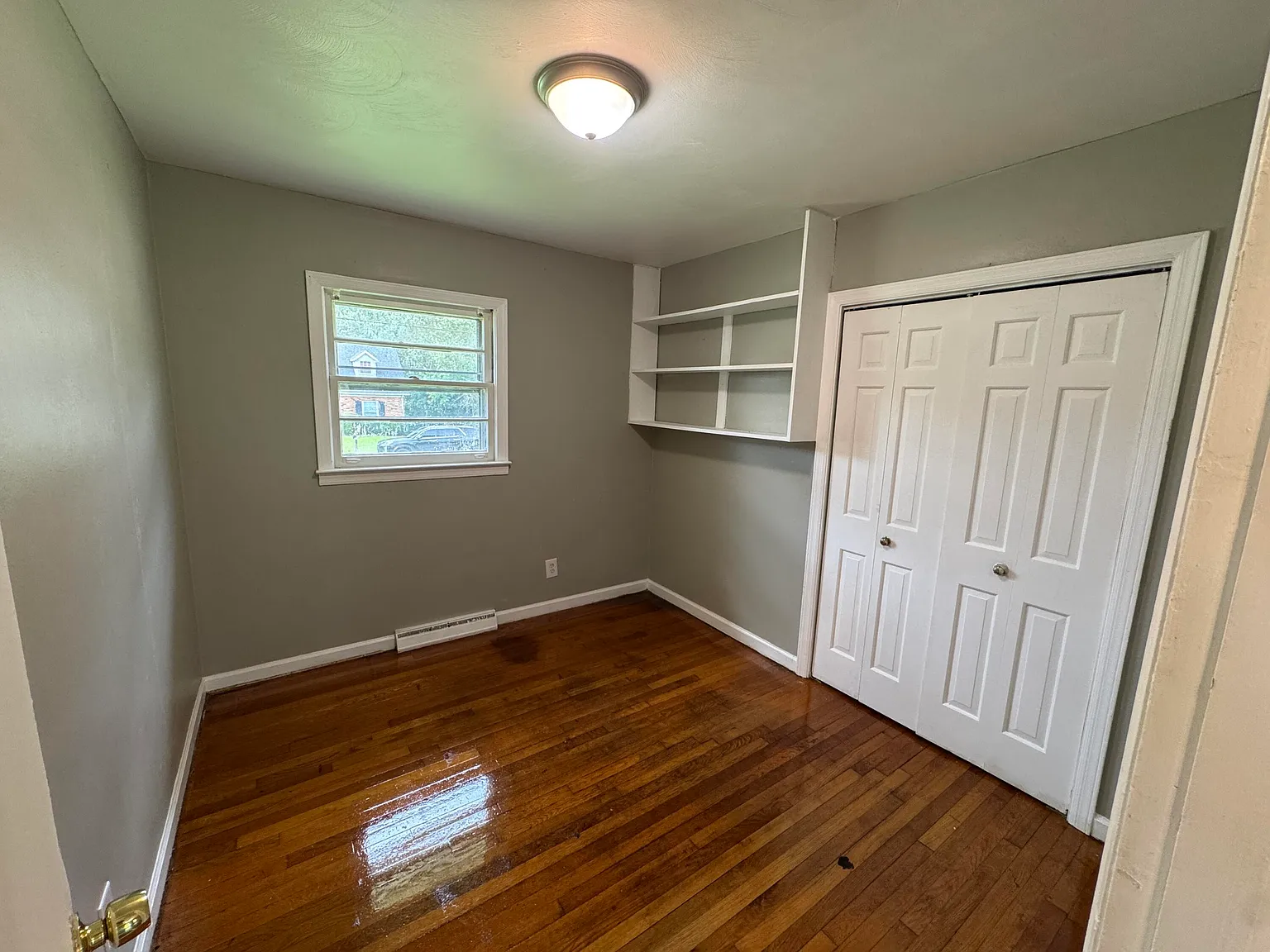 3 bed, 1.0 bath, 1200 sqft, $1,500 — Photo 4