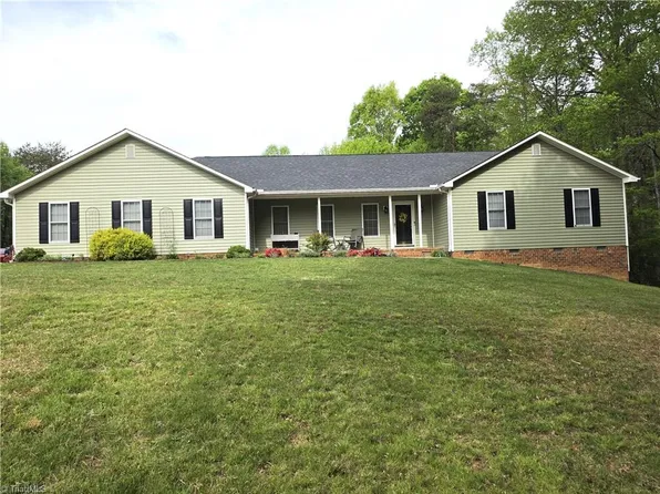 8607 Boones Landing Dr, Stokesdale, NC 27357