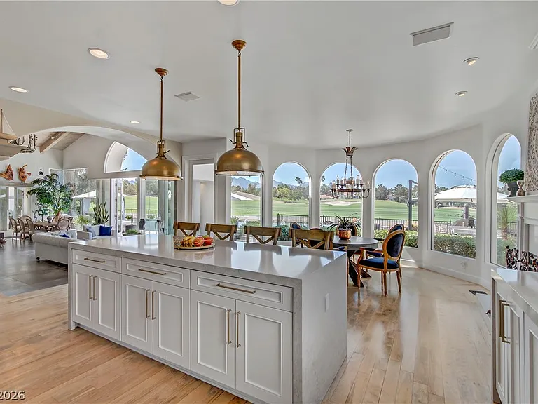 8628 Scarsdale Dr — Photo 16