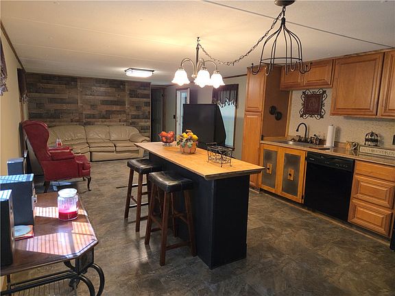 4th image of 238 Forest Ln