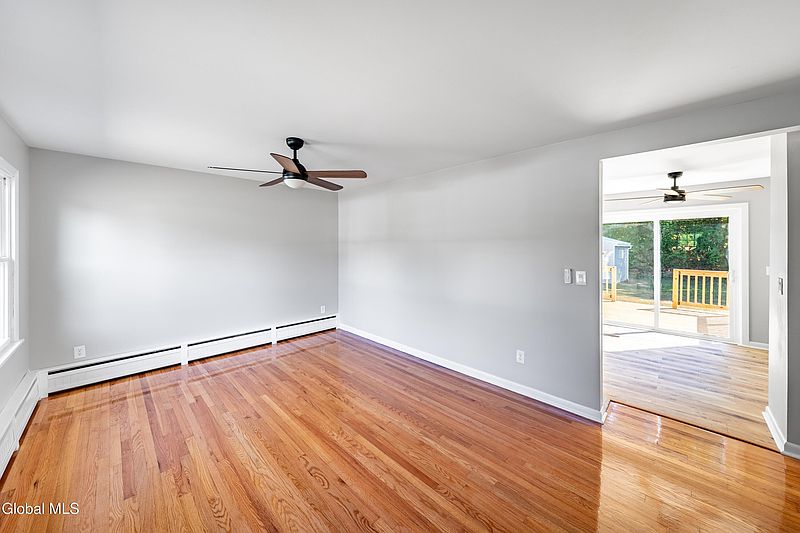 4th image of 928 Third Avenue