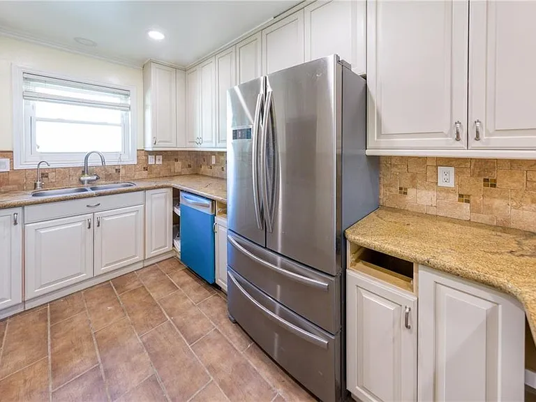 6401 Hubbard Rd — Photo 9