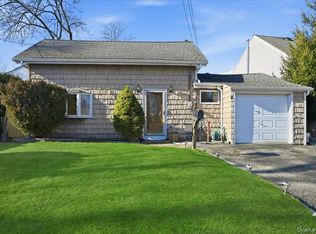 2522 Hewlett Ln, Bellmore, NY 11710