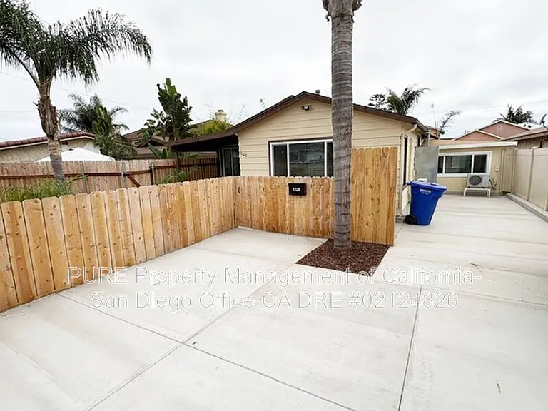 1120 Florence St — Photo 4